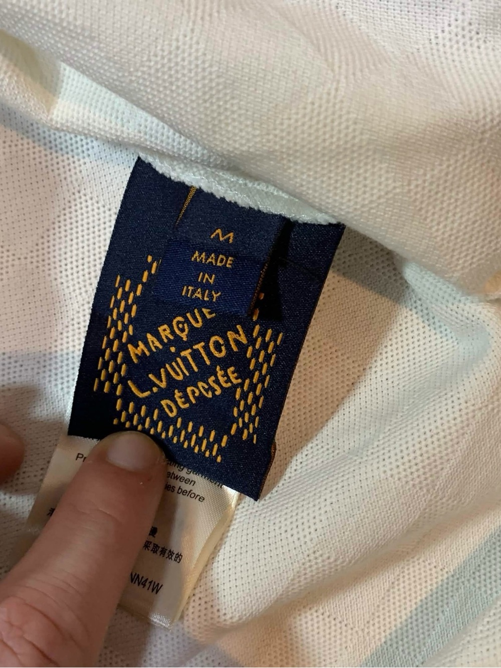 Louis Vuitton Textured White T-Shirt Men’s MEDIUM - Picture 3 of 4
